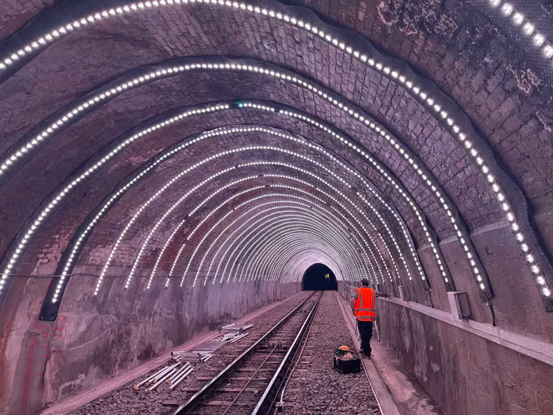 Maintenance on the tunnel lights